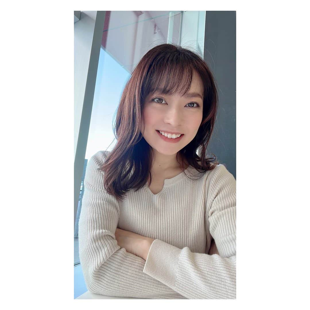 大久保涼香さんのインスタグラム写真 - (大久保涼香Instagram)「* * * ❤︎︎𝐇𝐚𝐯𝐞 𝐚 𝐠𝐫𝐞𝐚𝐭 𝐲𝐞𝐚𝐫❤︎︎ ⁡ いよいよ2021年大晦日。 令和3年がおわるのですね。 (令和って書くことなさすぎて実感がないw) ⁡ 年々早くなるよね、365日が過ぎるのが。 ⁡そしてきょうは空気がひんやり。  結局今年も… 誰もが色々我慢し、 耐え、そしてまた頑張った1年でしたね。  来年こそ 2022年こそ…。  色々分かってきたからこそ 気をつけなきゃなこと できることをコツコツと。 ⁡ 2022年はみんなが身体も心も 健康に過ごせますように。  ⁡そして たくさん笑える1年になりますように。  どうか皆さま 良いお年をお迎えくださいね🎍  2022年も 引き続き宜しくお願い致します⛩⁡ **************************** #newyearseve #thelastdayoftheyear #stayhome #thankyouforyoursupport #thanksalot #smilemore ##instasmile #haveagreatyear #2022 #大晦日 #笑顔 #終われた #2022年　#未来は明るい #良いお年をお迎えください #2021年 #ありがとう #2021 #お疲れ様でした #また来年」12月31日 10時48分 - sayaka_okubo