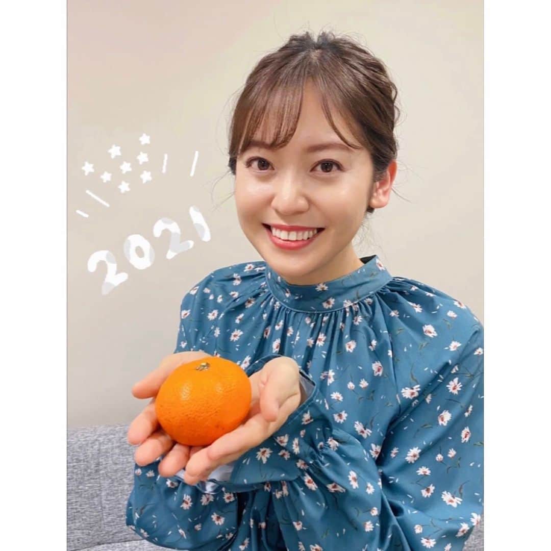 のインスタグラム：「.  きょうが仕事納めでした❄️ みなさま、今年も1年間ありがとうございました。 明日からのお休みに向け、 みかんをたくさん買い込んでにんまり☺️🍊  良いお年をお迎えください…✨  #お疲れさま #2021  #東海テレビ #アナウンサー #森夏美」