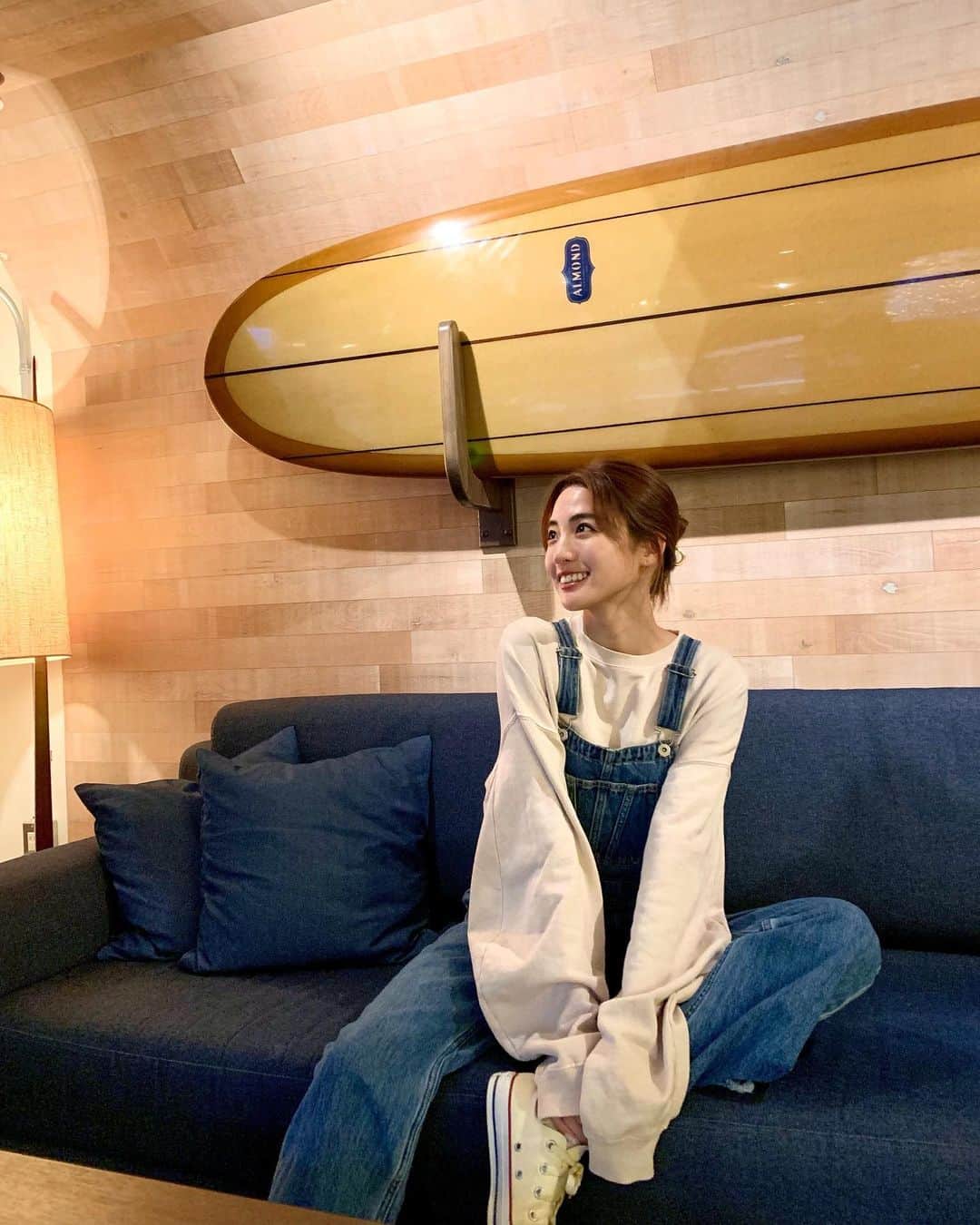 志田友美（ゆうみん）のインスタグラム：「2021🌼  今年も応援して下さったみなさんに感謝です🥇✨ 2022もたくさん笑顔と幸せを届けれればいいな♡  ちなみにさっき雪降ったよ☃❄年末ぽいね。  2021年もありがとう！　  良いお年を〜！  #2021年 #今年もありがとうございました #年末  #2022」
