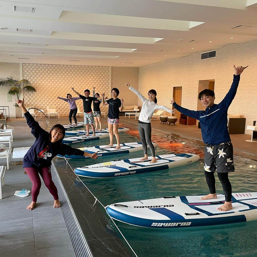 田中律子さんのインスタグラム写真 - (田中律子Instagram)「本日仕事納めーー🏄‍♀️🧘‍♀️  ハレクラニ沖縄　@halekulani_okinawa  田中律子監修ハレクラニサップヨガ✨2021年ラストレッスンも🈵満員御礼🙏参加してくれたみなさま、ありがとうございました❤️  今年もたくさんレッスンさせていただきました、ハレクラニ沖縄のみなさま、宿泊のゲストのみなさま、ありがとうございました🏄‍♀️🧘‍♀️ 来年もよろしくお願いします🏄‍♀️  #okinawa  #okinawalife  #beachlife  #halekulaniokinawa  #supyoga  #日本サップヨガ協会  #田中律子監修ハレクラニサップヨガ  #仕事納め」12月31日 12時45分 - ri2kotanaka