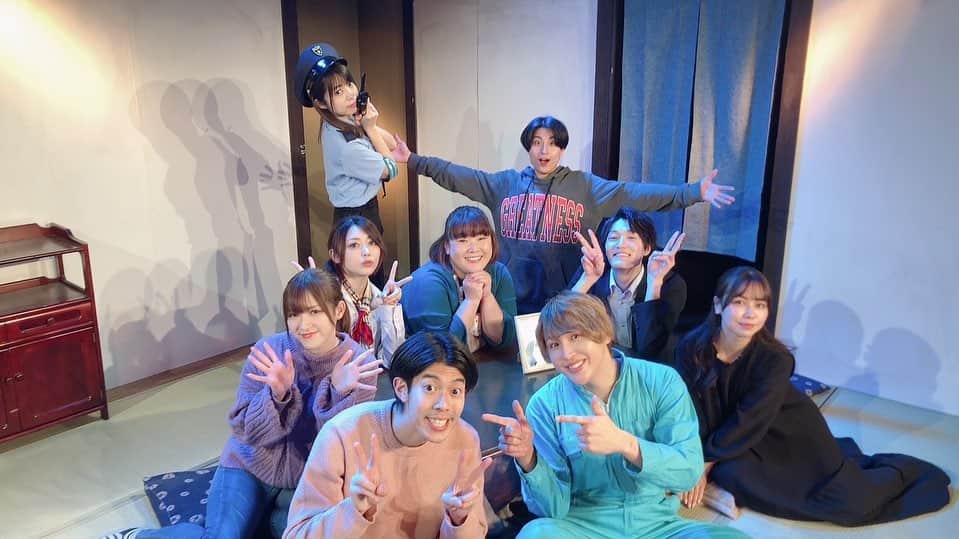 桜井あゆのインスタグラム：「2021年の最後は 舞台メンバーと レッドメンバーで締めくくりました 流石に疲労には勝てなかったです 思いっきり飲みたかったぁぁあ！！  では、引きこもります！ また来年！」