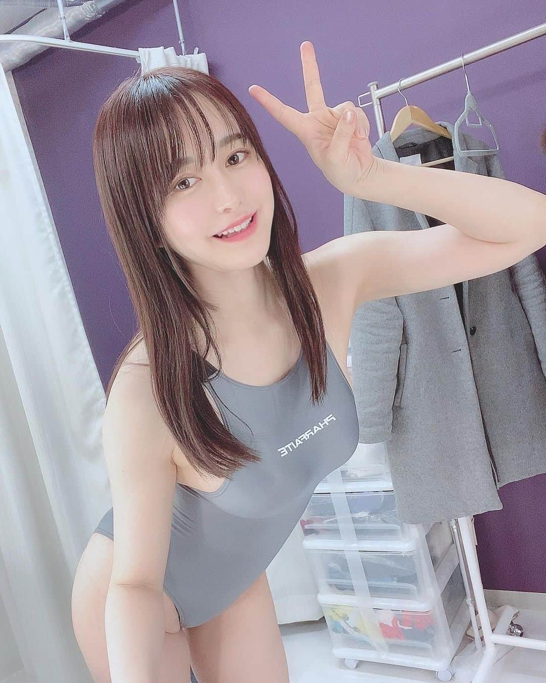 伊藤しずなさんのインスタグラム写真 - (伊藤しずなInstagram)「Instagram8万人フォロワー様ありがとうううううう！！！！！！！！  TikTokアカウントが消えちゃってちょっと落ち込んでいたけど、応援してくださっている方がいなくなったわけじゃないから私は元気なのです☆♪  これからもよろしくお願いします✨✨  #声優　 #グラドル自画撮り部 　 #撮影会　 #水着　 #水着姿　 #水着女子　 #hair #ヘアアレンジ　 #撮影 　 #follow  #followme　 #グラビア　 #グラドル　 #👙 #アイドル　  #japanesegirl  #happy  #girl  #cute  #swimsuit  #swimwear  #gravure  #競泳　 #競泳水着  #PHARFAITE  #🩱#gravureidol  #gravuremodel  #フォロワー様に感謝  #大好き」12月31日 13時01分 - shizuna_itoh