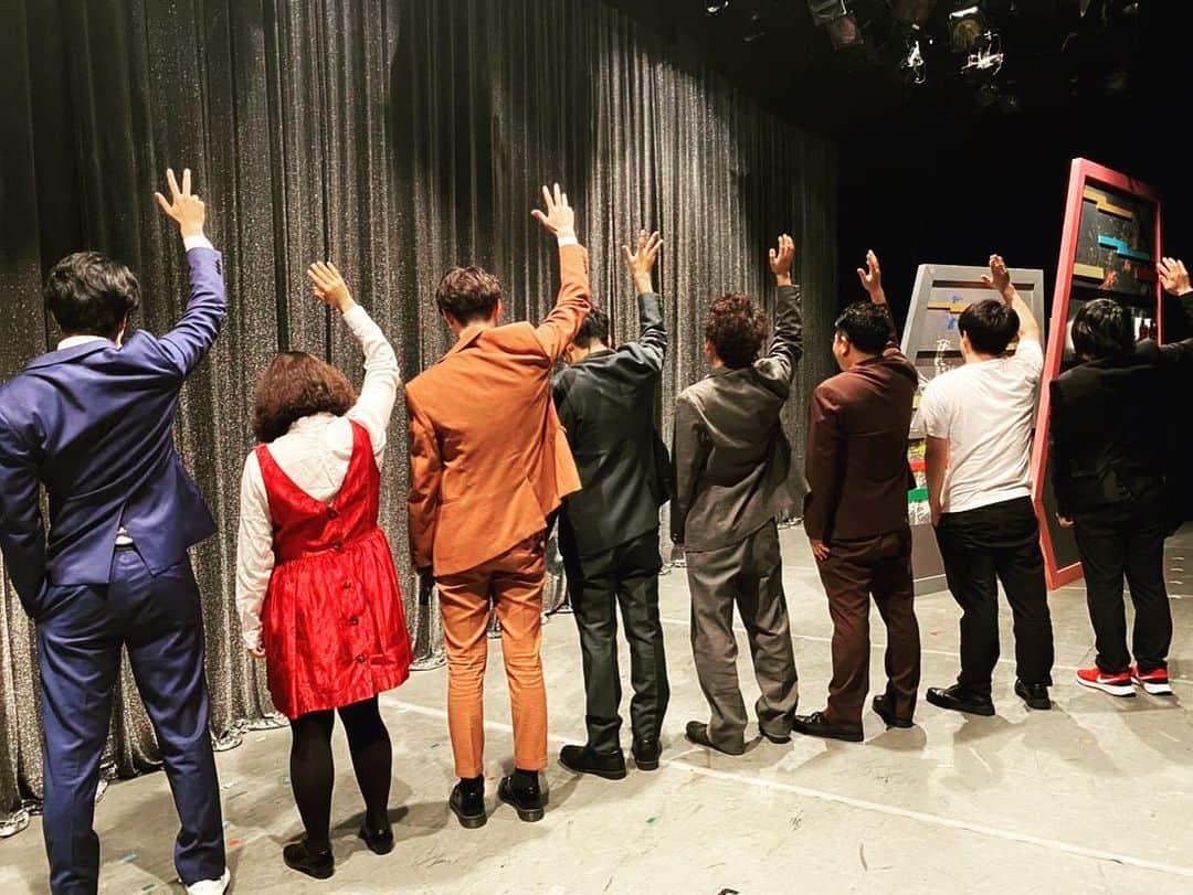 はらさんのインスタグラム写真 - (はらInstagram)「✨良いお年を٩( ᐛ )( ᐖ )۶✨  #土選手権 #にぼにぼちーの #鶴亀 #ANNA SUI #ぼる塾 #アオジタトカゲ #ネル兄さん #ゆず25周年記念 #ボジョレーヌーボ解禁 #良いお年を🎍 #yeahhhhh!!!!!!!!!!!!!!」12月31日 13時02分 - univershara