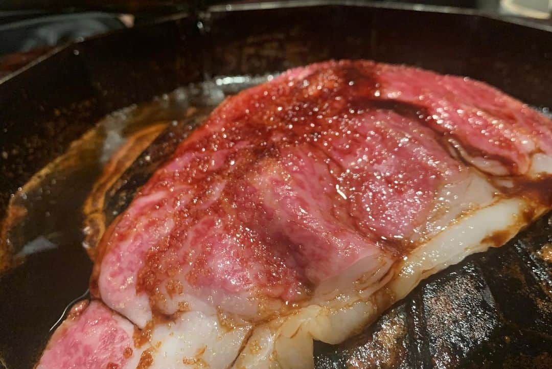 安田美沙子さんのインスタグラム写真 - (安田美沙子Instagram)「最近のごちそう✨ おもてなしで、色んなごはんつくったり、忘年会で食べたり。もっと色んなお料理を作っておもてなし出来るようになりたい☺️✨  ぶり大根 かきと春菊サラダ ポテトグラタン  ふるさと納税の京都のすっぽん wagyumafiaのお肉  ますます走らなければと思う今日この頃。笑  #みさこクッキング  #ふるさと納税 #京都のすっぽん #ぶり大根 #柿　#醤油麦麹 #ポテトグラタン @wagyumafia #会員証」12月31日 13時15分 - yasuda_misako