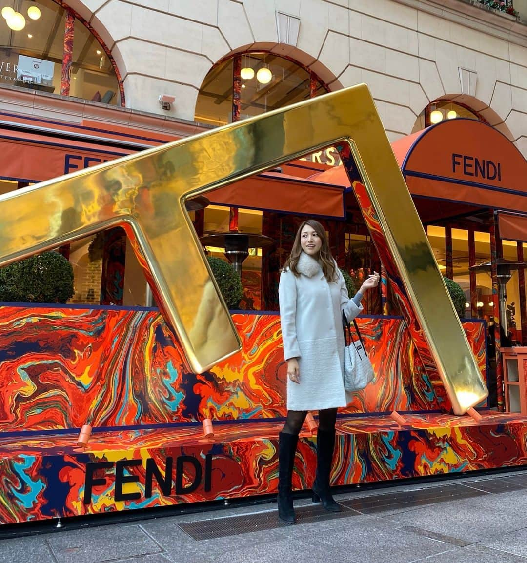 市原彩花さんのインスタグラム写真 - (市原彩花Instagram)「FENDI CAFFE☕️  ずっと気になってたフェンディカフェに行ってきたよ☺️ 店内もカフェも可愛かった🧡 1/10までの期間限定だよ☕️  年末ってなんだかワクワクするね〜🥳 みんなは年越し何するの〜🥳？  #fendicafe#fendi#フェンディカフェ#フェンディ#アニヴェルセル表参道#アニヴェルセルカフェ#anniversairecafe#表参道カフェ#表参道グルメ#表参道ランチ#表参道#omotesando#東京カフェ#tokyo#japanesegirl」12月31日 13時53分 - ayaka_ichihara