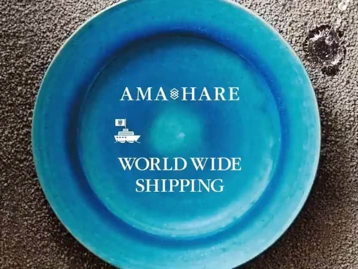 雨晴 / AMAHARE 雨晴（あまはれ）のインスタグラム：「Look Back 2021  2021/8/2- AMAHARE WORLD WIDE SHIPPING ✈︎✈︎✈︎  今年雨晴チームで頑張って作り上げたのはOnline Shop @amahare_onlineshop の海外発送仕組み。  コロナ禍で増えた海外からのお問い合わせにお応えすべく、チーム全員が力をあわせて、かたちにすることができました。  6年前にはこのようなことができるようになるとは考えもしておらず、自分たちの活動の場が少しずつ広がっていることに感謝の気持ちでいっぱいです。  この場をお借りして、、  日々ご愛顧いただいているお客様。  素晴らしい作品を届けてくださる作り手のみなさま。  ビジュアルの撮影を担当してくださった、大村さん @geargraphy 柳詰さん @yuka_yanazume 岡村さん @okamura_crossover   web制作を担当してくださっている井上さん @cake_keita 田中さん、開業時からお世話になっている竹中さん @htakenaka   そして最前線で日々の運営にあたっている雨晴スタッフのみなさん。  雨晴を支えてくださっている全てのみなさまに感謝申し上げます。  本年も大変お世話になりました。 また来年もどうぞご贔屓に。  みなさまよいお年をお迎えください。  ・・・  AMAHARE WORLD WIDE SHIPPING ✈︎✈︎✈︎ https://shop.amahare.jp/en  AMAHARE Online shop @amahare_onlineshop expands available areas for international shipping!!  ◇Available Areas  Taiwan South Korea Singapore Shanghai Hong Kong Thailand Malaysia United States United Kingdom Denmark France Italy Germany Ireland Norway Switzerland Netherlands    We plan to increase the delivery area in the future.  ◇Delivery methods  International orders are done via EMS (Express Mail Service).  ◇Payment  The following credit cards are accepted.  VISA/Master/AMEX     We are planning to expand available areas and increase the number of crafts we handle, so please look forward to it.  https://shop.amahare.jp/en    Please contact shop@amahare.jp for any inquiries.  Direct messages or comment replies of SNS will not be acknowledged.    We have buyer's guide for overseas residents on the AMAHARE/AMAHARE online shop site, so please read it.  How to Order  We look forward to receive orders from everyone.  ✈︎✈︎✈︎✈︎✈︎✈︎✈︎✈︎✈︎✈︎✈︎✈︎✈︎✈︎  #internationalshippingservice  #Taiwan #SouthKorea #Singapore #Shanghai #HongKong #Thailand #Malaysia #unitedstates  #unitedkingdom  #Denmark #France #Italy #Germany #Ireland #Norway #Switzerland #Netherlands  #雨晴 #amahare  #AMAHREonlineshop  #japanesecraft  #ceramics   #flowervase #object #interior  #shirokanedai  #tokyo #japan  #雨の日も晴れの日も」