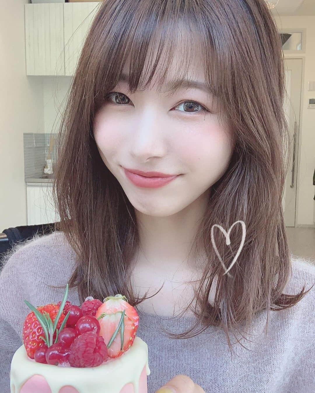 海老原優香さんのインスタグラム写真 - (海老原優香Instagram)「今年も大変お世話になり、 ありがとうございました！  皆様良いお年をお迎えください🎍✨  気分も新たにアイコンもこの時のものから変えてみました☺︎  そして、無事にヨガ資格#RYT300 修了証が届きました🧘🏻‍♀️ RYT200という資格を取得した後に、 マタニティヨガやシニアヨガなどもティーチングできるよう300時間のコースを受講し これで昨年から合わせて500時間ヨガを学びまして 今後もゆったりとヨガ続けていこうと思います☺︎  #2021#大晦日 #2022#🐯 #ヨガ#ヨガインストラクター #RYT500 #RYT200」12月31日 15時05分 - ebioffi