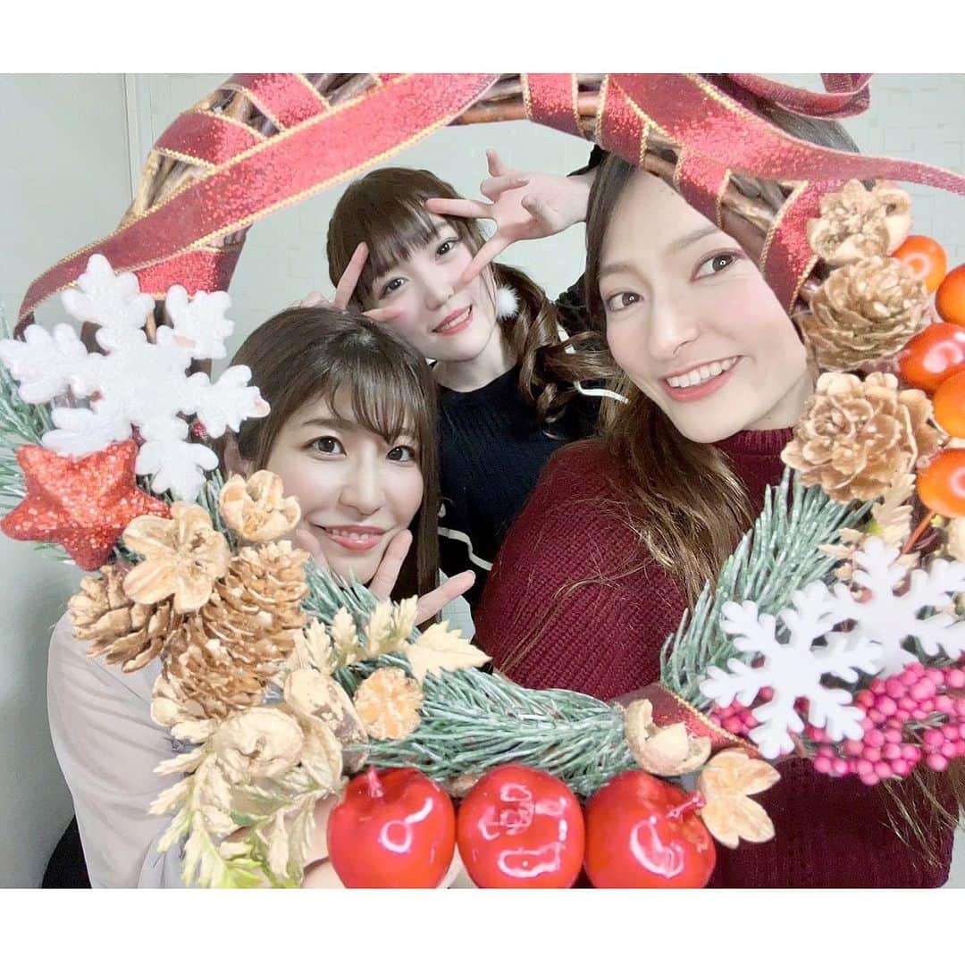 上村彩子のインスタグラム：「まこちゃん&ふじもんと〜 クリスマスパーティーしたとき〜🎄🎉」