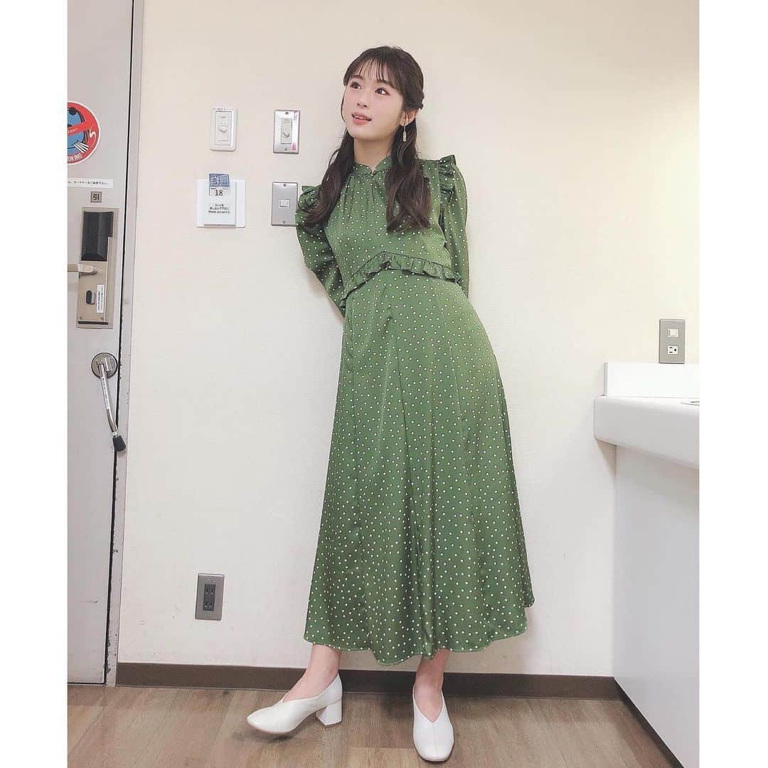 渋谷凪咲さんのインスタグラム写真 - (渋谷凪咲Instagram)「👗🤍  『#景気満開テレビ2021』生放送ありがとうございました♡カニおいしかったなあ〜🦀恐ろしいもんで、お口の中がまだおいしいです！笑  ⏰14時45分～フジテレビさん 『#日本全国ならではハウス』  ⏰23時〜テレビ朝日系列さん 『#あざとく年越して何が悪いの？』  ⏰24時30分～テレビ朝日さん 『#本当にすごい漫画はコレだ！』  に出演させて頂きます☺️ どれもこれもとっても楽しかったので、是非見て頂きたいです♡  #大晦日 #テレビ越しではありますが皆さんと一緒に過ごせるととっても嬉しいです♡ふふ #ちなみに皆さんのご予定は？」12月31日 15時22分 - nagisa_nikoniko