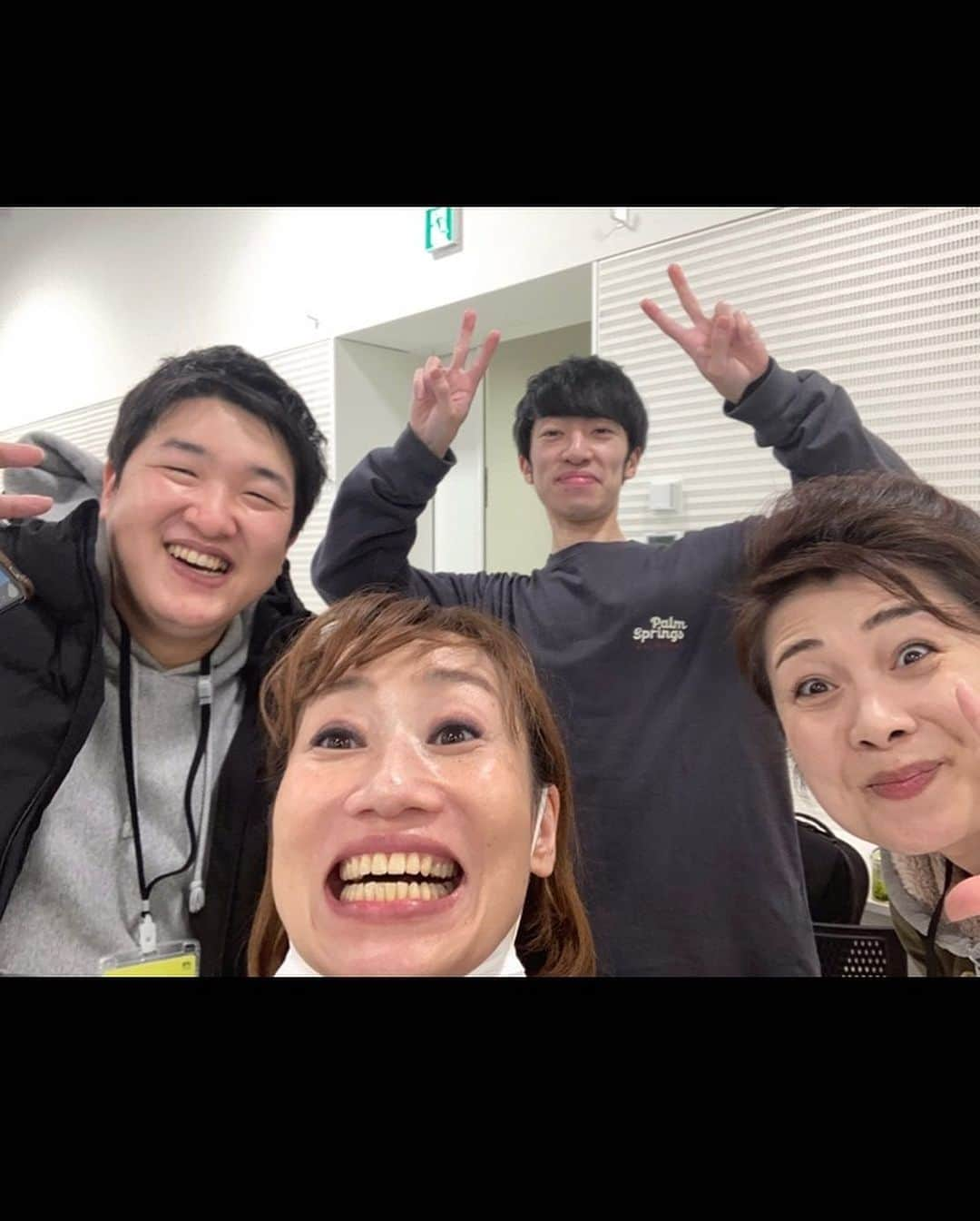 朝地亮介さんのインスタグラム写真 - (朝地亮介Instagram)「あけましておめでとうございます！！  そしておもしろ荘見ていただいた方ありがとうございます！！ ちょっとでも気になってくださった方がいることを願います！！  最強に緊張したけど最高に楽しかった！！ そして東京のみんな優しかったー！！  #ぐるナイ #おもしろ荘 #日本テレビ #スナフキンズ #ゆめちゃん #あっぱれ婦人会さん #チカトプライドさん #マリーマリー増田くん #三匹山上ちゃん #叙々苑の弁当2個目いこうとしてる松永」1月1日 1時38分 - snufkins_asaji