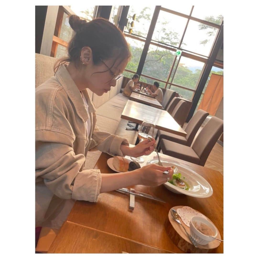 藤原さくらさんのインスタグラム写真 - (藤原さくらInstagram)「2021ありがとう  今年もお世話になりました🙇‍♀️ いろいろ写真で振り返ってみた 楽しかったなーー  来年もいっぱい遊んで いっぱい歌っていっぱい笑っていたい！  本日のCDTVは4時台です。朝です。  みんな起きてられるのかい？ 起きてられないのかい？ どっちなんだい！？！？  良いお年を🎍🌅  #2021 #きんに君で〆る」12月31日 17時40分 - mammothsakura