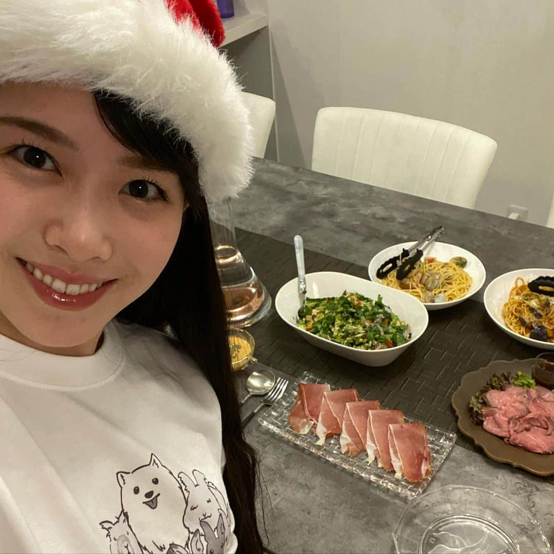 玉木碧さんのインスタグラム写真 - (玉木碧Instagram)「今年ももう残り僅か！  今年は2匹目のうさぎアルちゃんを迎え🐰 結婚式を執り行わせていただき💒 ハクを家に迎え🐕 モフ🐰とアル🐰の子供達7匹も誕生！  あっという間でしたが盛り沢山な一年でした🤣💕  皆さま今年も大変お世話になり、応援していただいてありがとうございました☺️✨  体育会TVの弓道部応援してるよ！との声を沢山頂きいつも励みになっております！！  いつ試合の日が来ても良いように来年も稽古に励みたいと思います🏹  皆さんの期待に応えられるように頑張ります！！✨ 来年もよろしくお願いいたします☺️💕  玉木碧  #セントフォース #フリーアナウンサー #うさぎ #犬 #モフモフ #幸せな一年でした #大晦日 #年末 #良いお年をお迎えください  #玉木碧」12月31日 17時46分 - tamaki_aoi.official