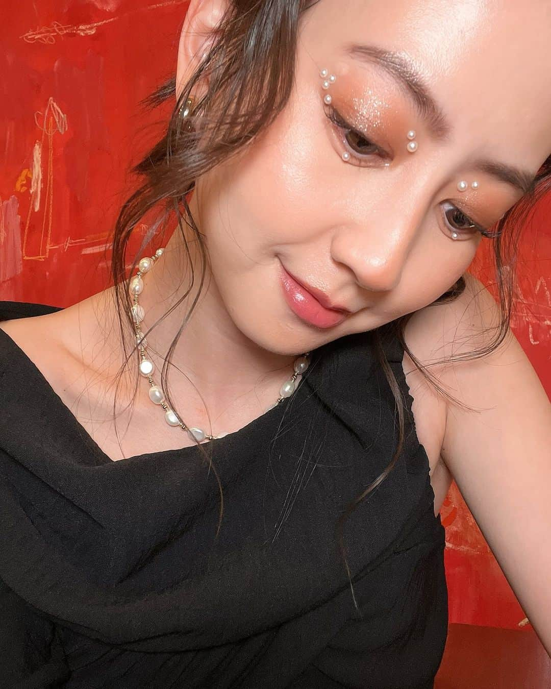 河北麻友子さんのインスタグラム写真 - (河北麻友子Instagram)「✨🤍New Years Eve make up look🤍✨」12月31日 17時54分 - mayukokawakitaofficial