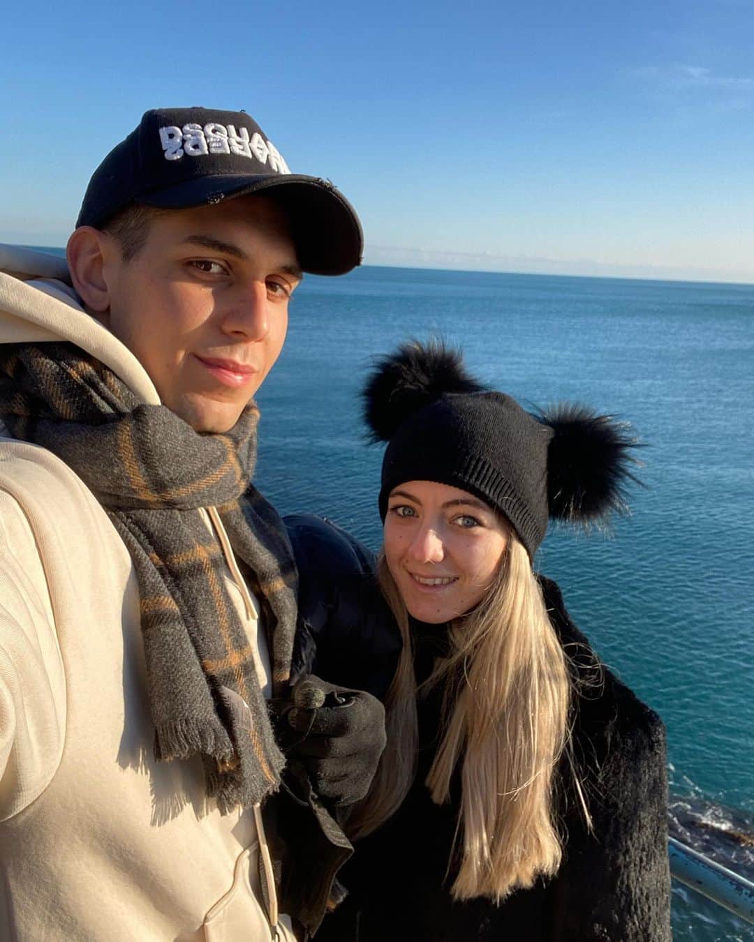 ダニエレ・ソンマリーヴァのインスタグラム：「Anche questo 2021 è arrivato al termine… È stato un anno complicato Dal punto di vista sportivo è la prima volta in cui non gioco nessuna partita ufficiale nell’arco dei 12 mesi. Ho avuto la possibilità di allenarmi e conoscere grandi giocatori, questo mi ha aiutato a migliorare e crescere.  Causa pandemia e restrizioni ho passato molto tempo da solo e questo mi ha fatto riflettere più del solito. Ma alla fine, nonostante un Natale passato da solo per colpa del Covid, la cosa più importante è avere una famiglia, una fidanzata e degli amici che mi vogliono bene e che non mi hanno mai fatto sentire distante e solo. Per questo gli ringrazio!  Rimbocchiamoci le maniche e ripartiamo con l’anno nuovo, buon anno! #2022」