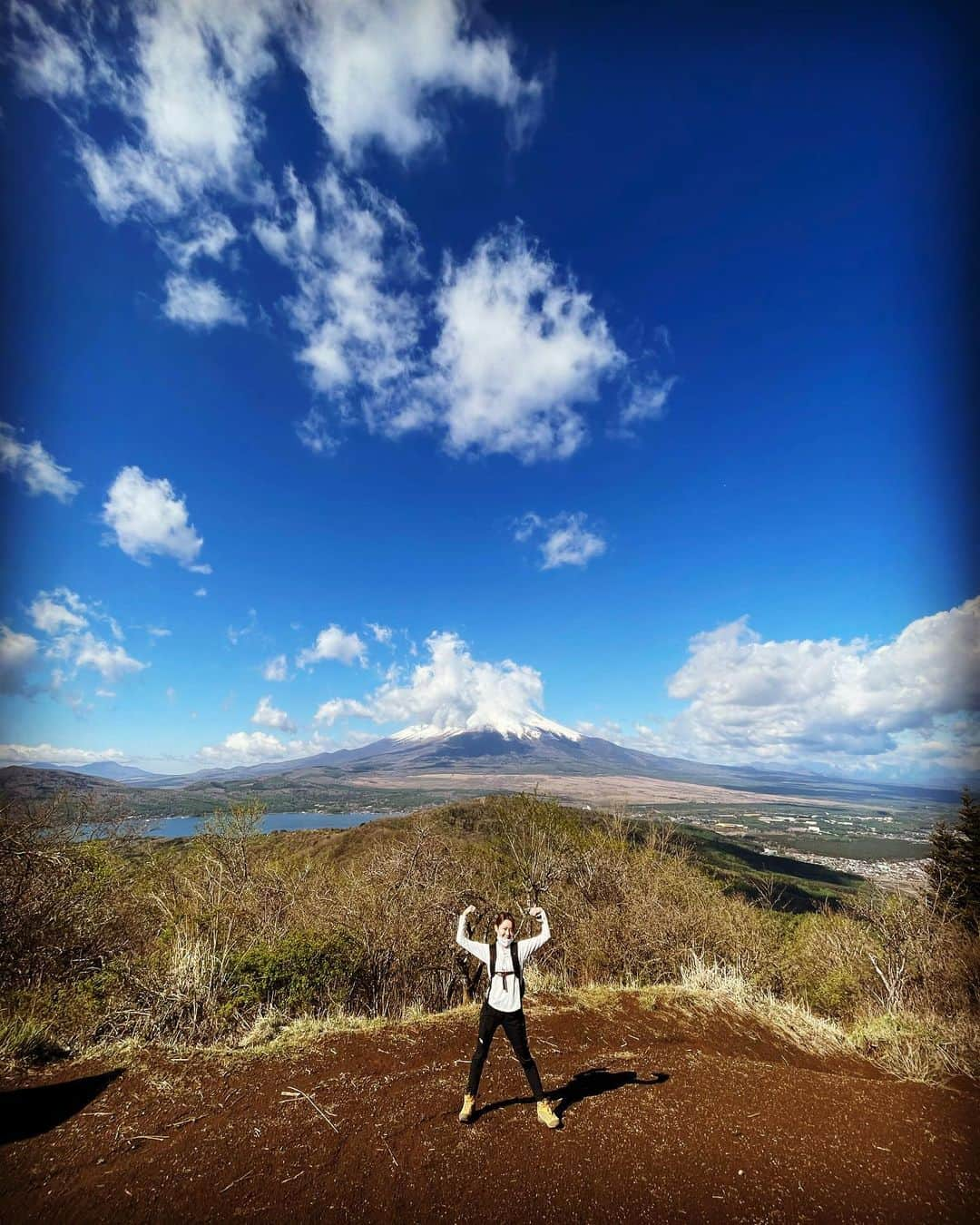 橋本真実のインスタグラム：「2021年、ありがとうございました！ お世話になったみなさま、Instagramをいつも見てくれているあなたさま、いつも、いつもありがとうございます。  #ありがとう #晦日祓い終えて準備万端」