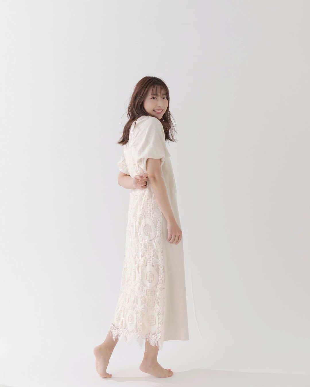 渥美友里恵のインスタグラム：「2021年、お疲れ様でした！ ⁡ 今年も沢山の方々にお世話になりました ご尽力頂いたお仕事関係者の皆さま、 1年間、ありがとうございました 皆さまに支えていただいた分、しっかりとお返しできるように 2022年も全力を尽くし、邁進していこうと思います🪄 ⁡ ⁡ 今年は素敵なお仕事にも恵まれ、幸せを感じる瞬間に溢れていました。来年も素敵なことが待っていますように☺️ ⁡ そしていつもメッセージやコメントを下さる皆さま、 毎回拝読させて頂き、温かな言葉にいつも力をもらっています ありがとうございました✨ ⁡ ⁡ All the best for 2022 Have a Happy New year ⁡ 穏やかな良いお年をお迎えください🥳🤍🤍  Thank you… photographer @manami.ph  hairmake @kanesawamiho   #2021 #渥美友里恵」
