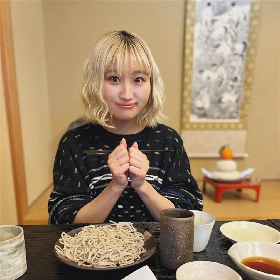 大貫みくのインスタグラム：「さらば2021！！！  今年のハイライトは "The GARDEN"で 自分と向き合ったこと 2人に助けられたこと、 Be ORANGEツアーで みんなに会えて たくさん元気をもらったことかな！  皆様一年ありがとうございました！ また来年会いましょう！ お元気でー！」