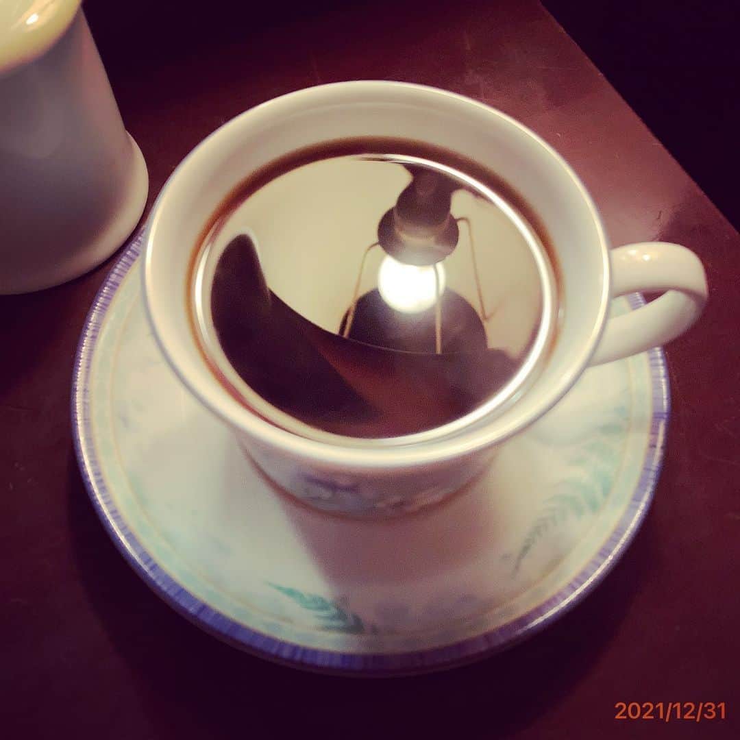 石井正則のインスタグラム：「今年の珈琲納めです。  皆さま良いお年を。  #珈琲 #喫茶店 #白金高輪 #カフェベルエキップ」