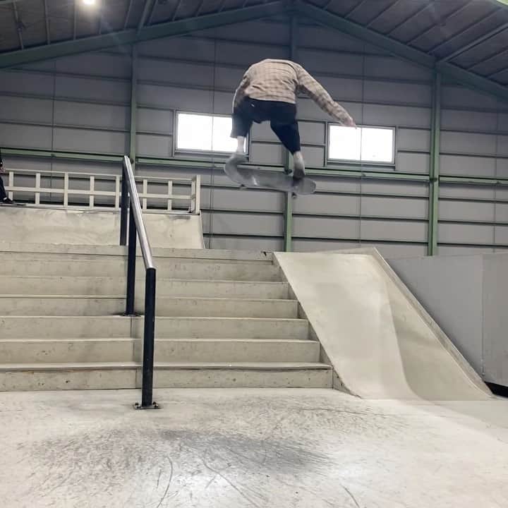 白井空良のインスタグラム：「@thepark_samukawa  2021滑りおさめ🙏 皆さん来年もよろしくお願いします！ @nikesb  @murasakisports_official  @zone_energy_jp  @blindskate」