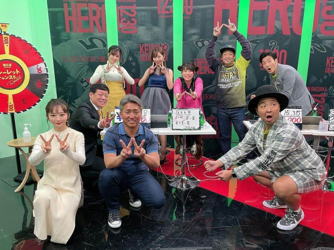 のインスタグラム：「AbemaTV 年末の競輪グランプリ2日間、ありがとうございました❣️☺️ 私はプライベート車券ではガールズGP、ヤングGP、GPの3レース外しちゃいましたが… 今年も最高に感動するレースだったので一遍の悔いなしです！🥲✨  関わってくれた沢山の方のおかげで、今年も沢山競輪もできて充実した1年となり楽しく過ごせました( •̥-•̥ ) 今年は平塚競輪場のイメージキャラクターになれて、本当に嬉しかったです♥︎ 応援して下さる皆様、お仕事の方々、沢山の方のお陰です。 ありがとうございました❣️ (イメージキャラクターは4月までの1年間なので引き続き頑張ります❤️‍🔥)  では良いお年をお迎えください𓂃𓈒🥀✯ 来年もよろしくお願い致します🥰  元旦から2日間、さっそくミッドナイト競輪出演しますので、 またよろしくお願いします✨  ✧*̣̩⋆̩ーーーーー最新告知ーーーーーーーーーーー✧*̣̩⋆̩☽ ･ ‪🌟平塚競輪場イメージキャラクター 就任 🌟エレアリーナイトブラ 公式モデル ‪‪🌟パチンコ新台 『暴れん坊将軍』演出ドラマ ー お紗江役  【12月】※随時更新 1 舞台 『三学演義』 2 雑誌 「週刊実話」表紙＆巻頭グラビア掲載 3 舞台 『三学演義』 4 舞台 『三学演義』 7 アパレルブランド 『M collection R』新作発売🎉 8 AbemaTV ミッドナイト競輪 11 AbemaTV ミッドナイト競輪 18 雑誌「金のEX」グラビア掲載 19 AbemaTV グレードレースsp 1部  23 AbemaTV グレードレースsp 1部 24 5th DVD 『鏡の中の私』12月24日 発売 25 グライフ撮影会  29 AbemaTV 競輪グランプリ🚴10時30分～17時:00分 出演 30 AbemaTV 競輪グランプリ🚴10時10分～17時:00分 出演  【1月】 1 AbemaTV ミッドナイト競輪 2 AbemaTVミッドナイト競輪 29 『鏡の中の私』リリースイベント in ソフマップAKIBA パソコン・デジタル館8F     ♛ーーーーーーーーーーーーーーーーーーーーーーーー♛  🌟4月2日 劇場公開 映画｢ホムンクルス｣ 女子高生役 🌟6月4日 劇場公開 映画｢グレーゾーン｣ 黒崎一葉役 🌟小学館 ｢月刊＋｣ 電子写真集 発売中 🌟sabra net グラビア掲載中 (電子写真集もっ) 🌟1~4th DVD 発売中 🌟Amazonプライム 『なぎスケ！2』42.43話 🌟LINEスタンプ『歯科衛生士アイドル西原愛夏』発売中  ✧*̣̩⋆̩☽⋆ーーーーーーーーーーーーーーーーーーーー✧*̣̩⋆̩☽⋆゜  👑西原愛夏 ブランド『M collection』販売中❀ アカウント(@m.collection2020 )  🎦YouTube 『まなかチャンネル』で検索🔎  Twitter🕊 manakanishihara で検索  ✧*̣̩⋆̩☽⋆ーーーーーーーーーーーーーーーーーーーー✧*̣̩  ･  #西原愛夏#歯科衛生士#現役歯科衛生士  #歯科衛生士タレント#歯科#白衣#タレント#グラビア#アイドル#女優#コスプレ#Cosplay#talent#Japaneseidol #japanesegirl#dentalhygienist #탤런트#아이돌 #치과위생사 #치과 #日本女星#天赋#偶像#アパレルブランド#アパレルオーナー#McollectionR#プロデュースブランド」