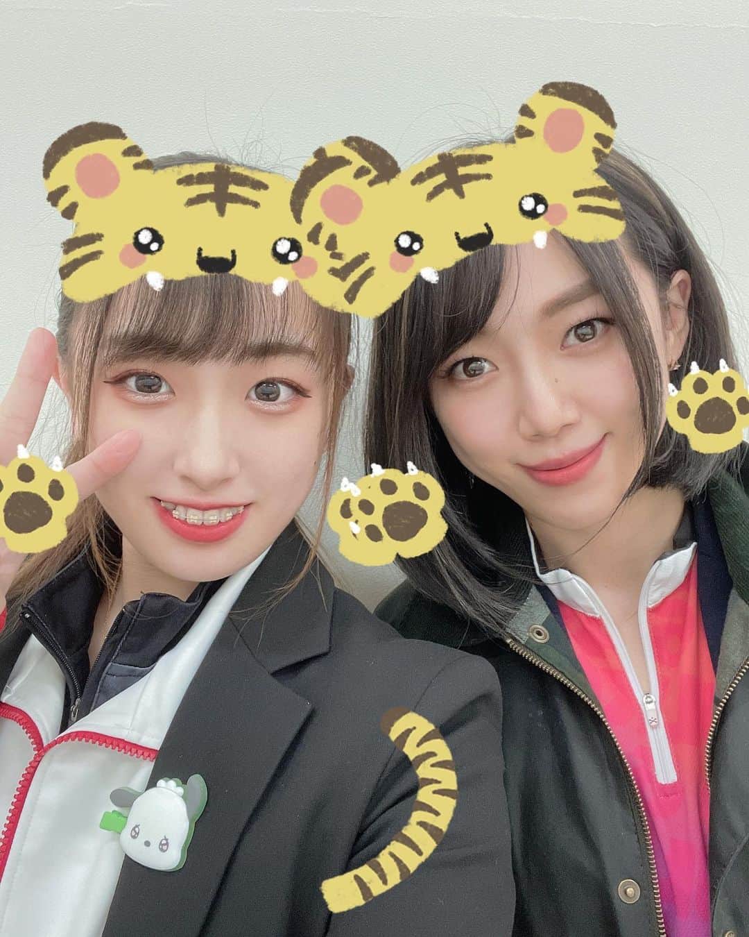 のインスタグラム：「. . 2021年ありがとうございました！！🐄♡ 来年は皆様に良い報告ができるよう精一杯頑張ります！！ 2022年もどうぞ宜しくお願い致します🐯！ 皆様良いお年をお迎えください🎍 . . 投げ納め行ってきます〜！！❤️‍🔥 . . #2021 #ありがとうございました #良いお年を #ボーリング じゃなくて #ボウリング #プロボウラー #キムスルギ プロ #尾上萌楓 #同期 #jpba #52期生  #bowling #볼링 #保龄球 #女子大生 #2022」