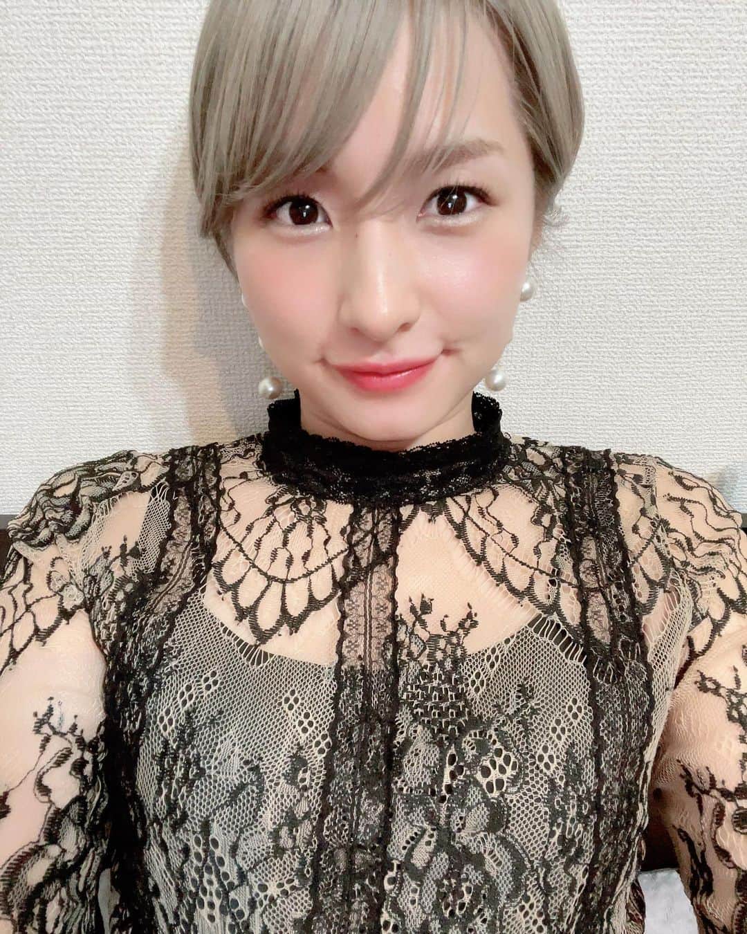 湊あかねのインスタグラム：「2021年ありがとうございました！  精神的な成長ができた一年でした。  迷いとか全部捨てて、来年はもっと私らしく生きてみようと思います。  人生一度きり楽しみましょう🐄  どうぞ皆様、良いお年をお迎えください🐮→🐯」