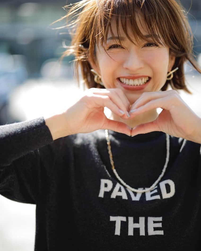 畑野ひろ子のインスタグラム：「今年もありがとうございました！ 沢山の笑顔が繋がっていきますように。 smile！smile！smile！  来年もどうぞよろしくお願い致します🙇‍♀️ #thankyou」
