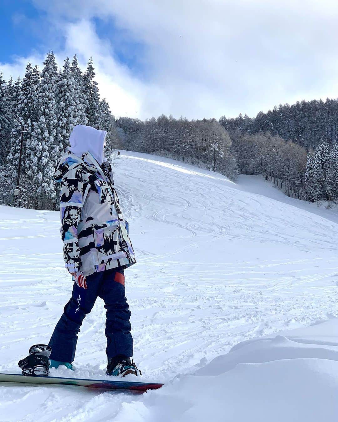 山崎みどりさんのインスタグラム写真 - (山崎みどりInstagram)「前日大雪❄️→当日快晴☀️  コンディション最高🏂✨ ────────────────────────── @marqleen @dragon_japan #marqleen  #スノーボード#snowboarder #snowboard#winterfashion #wintersport #スノーボードウェア #スノーボード女子 #スノーボード#スノボ#スノボウェア #スノボ女子 #蔵王温泉スキー場#ドラゴンゴーグルマジック」12月31日 19時10分 - midori_yamasaki_