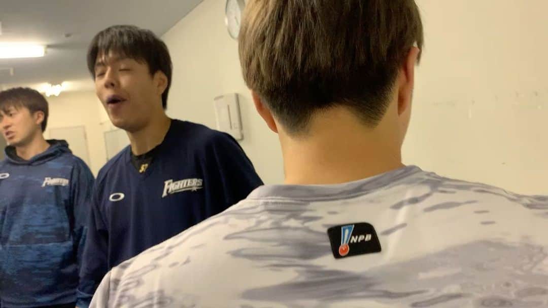 鈴木遼太郎のインスタグラム：「. . 2021.ありがとうございました！ . . 明日からプロ野球選手じゃなくなるんだあと思うととても寂しくなります。 . . 2022.よろしくお願いします！ . . 新たなスタート！まだまだ前を向いて頑張っていきます！ . . #鈴木遼太郎  #北海道日本ハムファイターズ  #4年間  #応援ありがとうございました  . たくさんの思い出ありがとうございました。感謝です！ . . . 来月、いい報告が出来そうです。待っててください。 あと写真をDM等でください、お願いします！！」