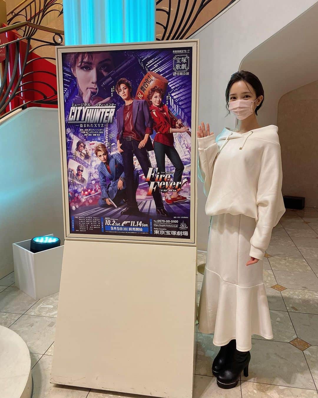黒澤詩音のインスタグラム：「* 2021年の思い出⭐️  のせてなかったやつーー。  #雪組 #シティーハンター #宙組 #シャーロックホームズ 観劇しました✨  #宝塚歌劇団 #観劇 #ミュージカル #舞台 #東京宝塚劇場 #アナウンサー #ヅ観劇 #musical」