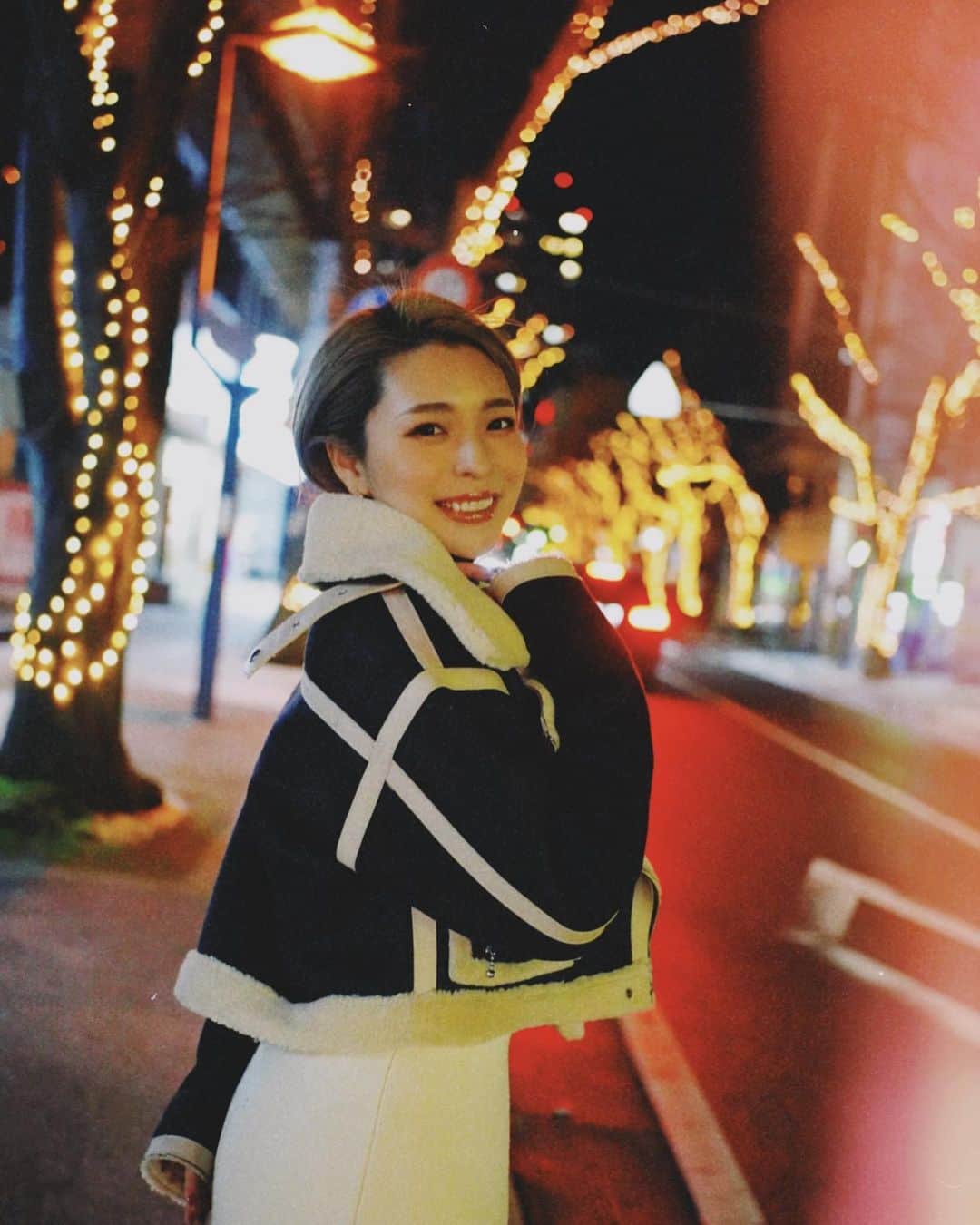 Hitomiのインスタグラム：「❤︎  2021年関わってくださった皆様🙇‍♂️ 本当にありがとうございました✨ 今年はサイバージャパンを卒業🌸 新潟へ引っ越しなど、、 自分の人生が大きく変化した年でした☃️  変化の同時にたくさんの方の支えがあって ここまで来れた感謝と。 今現在も私の為に動いて下さる方がいる環境 とてもありがたい年でした🙇‍♂️ 感謝致します。  来年からは本格的にフリーランスという事で 新しいHitomiを魅せたい‼️ さらに磨いて行けるように努力努めてまいります🔥 2022年も応援していただけると 嬉しいです🐯🥺❤️ そして来年からは嬉しい報告がたくさんあります❣️⛩ 早く伝えたいーー💗 SNS更新マイペースなので 何してるのかとよく思われるのですが 実は新しい活動の為に裏でかなり動いています😊 ご安心ください❣️ SNS更新も来年の目標だな笑　頑張ります。笑  それでは良いお年を〜🌸😊  #2021 #ありがとうございました　#感謝」