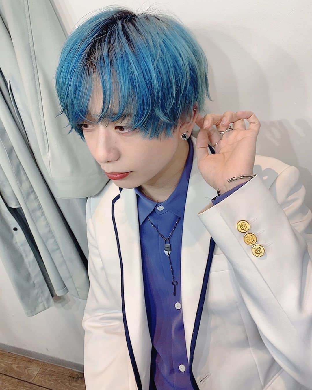 新井優のインスタグラム：「髪色カタログ(青)🧞‍♂️🧢🦋🦕🐬🐳🌎🌍🌏❄️💧💦🌊🧊💎🚙✈️💙🌀 . . .  #actor #idol #purple #instagood #instalike #followme  #instafollow #followme  #follow #instapic #hairstyle #hairmodel #punyus」