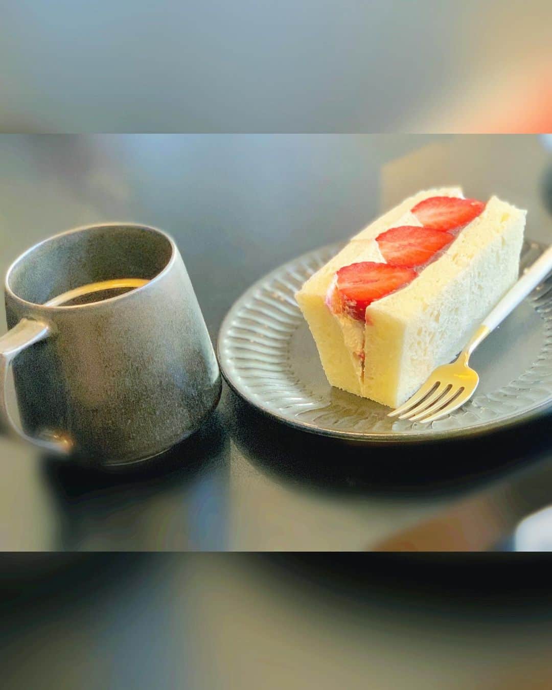 宮崎梨緒さんのインスタグラム写真 - (宮崎梨緒Instagram)「☕️☕️☕️ * おいしいものいっぱい食べて飲んで 幸せな一年でした♡ *  #2021年ありがとうございました  #cafe #cafestagram #카페 #카페스타그램  #coffee #커피  #禁断果実」12月31日 20時12分 - miyazakirio