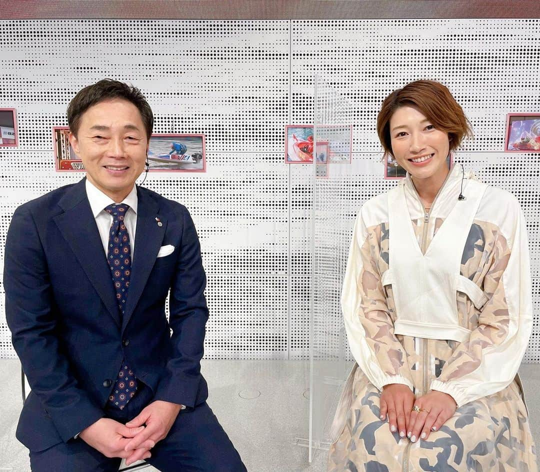 狩野舞子さんのインスタグラム写真 - (狩野舞子Instagram)「・ 2021年の締めくくりはBOATRACE『クイーンズクライマックス優勝戦』の生配信でした🚤 ・ あぁーこの興奮やめられなくなるー😂笑 選手の皆さん、本当にカッコよかったです！！ そして感動しました😭😭😭 植木さん、磯山さん、青木さん、ありがとうございました😊 ・ #BOATRACE #ボートレース #植木通彦 さん #磯山さやか さん #青木源太 さん #狩野舞子」12月31日 20時13分 - kanochan715