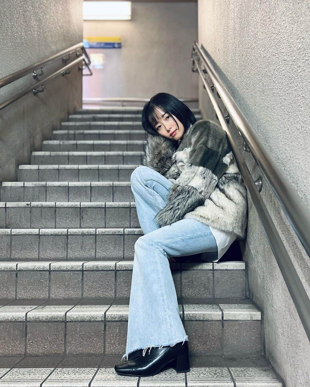 安倍萌生のインスタグラム：「⁡ 2021年、たくさんの愛を感じた1年でした ⁡ 自分と向き合い、どう生きていきたいのか 自分にとって何が大切か 何が必要で何が必要じゃないのか 自分を認めてあげること、自分に嘘をつかないこと まだまだ修行中ではあるけれど 全てひっくるめて、最高な1年でした ⁡ 支えてくれたみなさん、感謝の気持ちでいっぱいです ありがとう ⁡ みなさんはどんな1年でしたか？ 頑張った自分を労ってあげてくださいね☺︎ ⁡ 良いお年を〜！ ⁡ ⁡」
