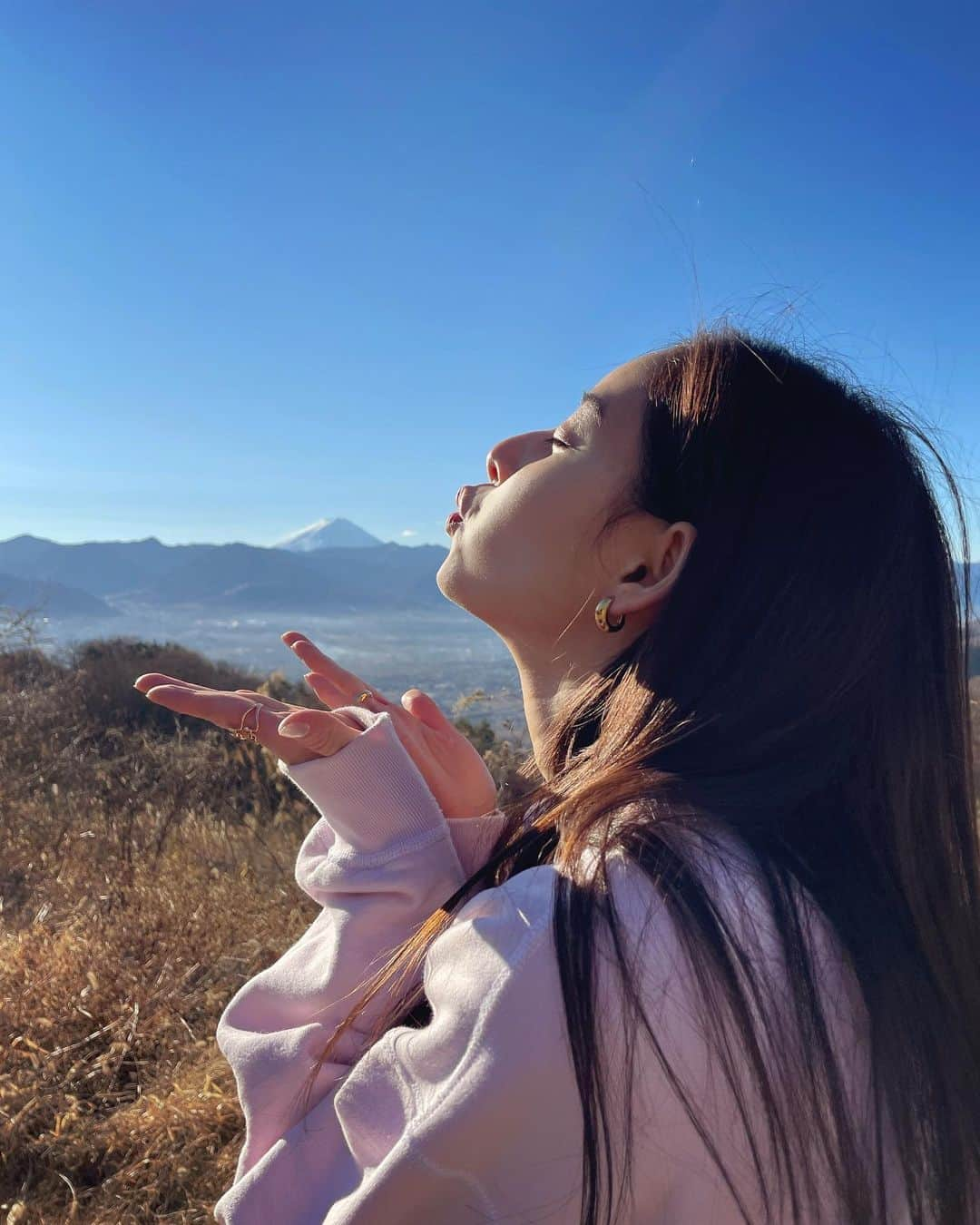 新木優子さんのインスタグラム写真 - (新木優子Instagram)「2021年。 充実した素敵な年だったなぁ☺️ 皆さん2021年も沢山ありがとうございました🥰  ギリギリになってしまいましたが、、 良いお年をお迎えください‼︎  2022年も素敵な年にするぞー✊🏻」12月31日 20時42分 - yuuuuukko_