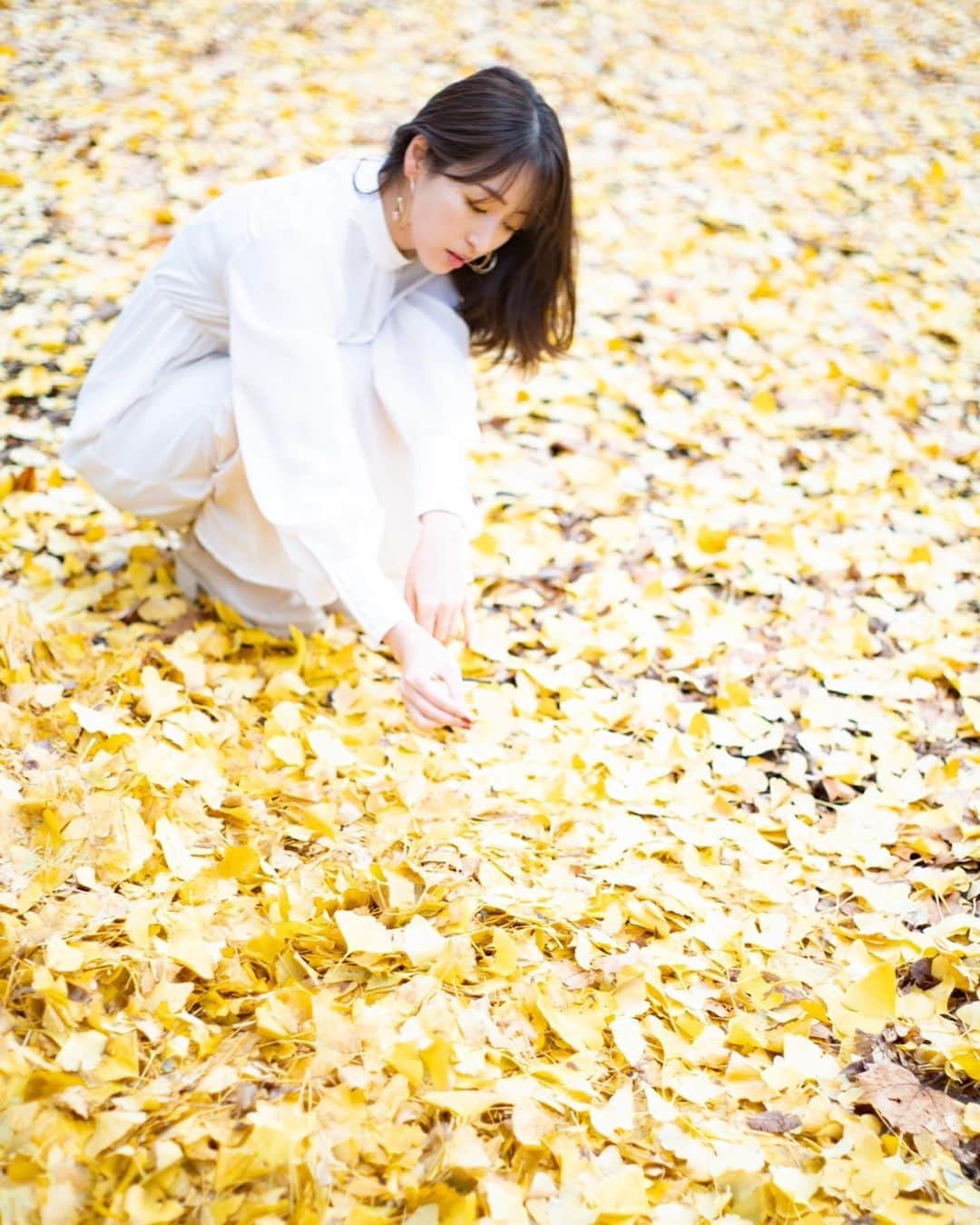 上野なつひのインスタグラム：「ありがとう✨💐2021年 今年も一年インスタ通じて皆さんとお話ができてとっても楽しい一年でした！ 色々波があるけどとにかく 頑張って、一生懸命生きようね🌼  楽しい事、ワクワクする未来を思い浮かべながら🎁 また来年も宜しくお願いします☺️」