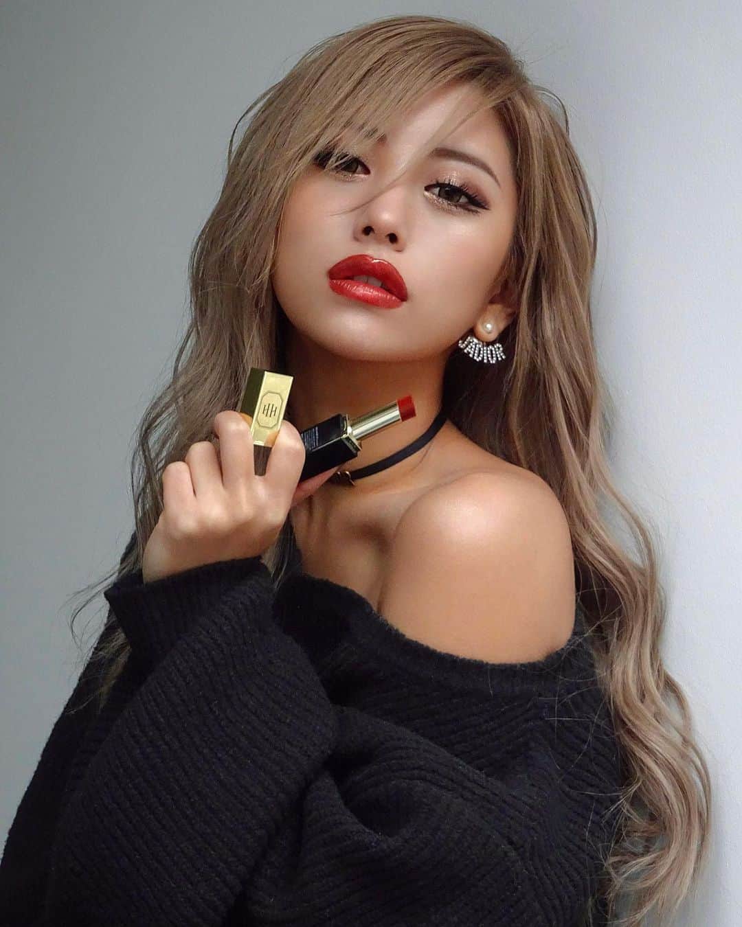 華のインスタグラム：「𝐊𝐈𝐒𝐒 𝐌𝐎𝐑𝐄 𝐋𝐈𝐏💋𝟐𝟎𝟐𝟐 . . . . 新年一発目の"新作×新色"登場。 . 「キスモアリップ」¥3,300(税込) 2022.1.1 📣AM10:00〜RELEASE📣 . . . . NEW💄 . ✔︎Ritz Pink(リッツピンク) ✔︎Cherry Brown(チェリーブラウン) . . . . 良いお年をお迎えください✨」