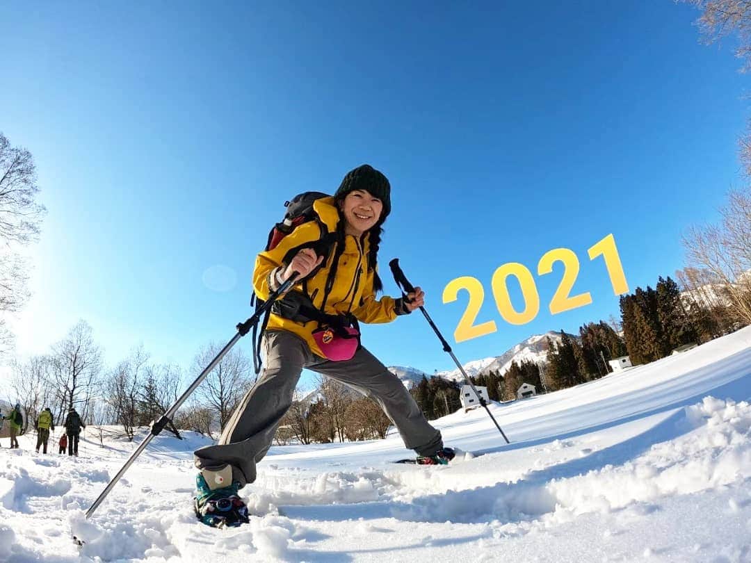 服部ひで子のインスタグラム：「今年も一年、 お世話になりました(*^^*)♪  2021年の私は、 雪山登山デビューしちゃいましたよッ😂✨  そして、５回目の富士登山は御殿場ルートで登頂出来ました😉🌈  心も体も鍛えられ、よりたくましくなりました！笑。  来年も、色んなことに挑戦しながら成長していたきたいと思います！！！  皆様、良いお年をお迎えくださいませ( ^-^)ノ∠※。.:*:・'°☆  2021年12月31日  #吉本新喜劇  #服部ひで子」