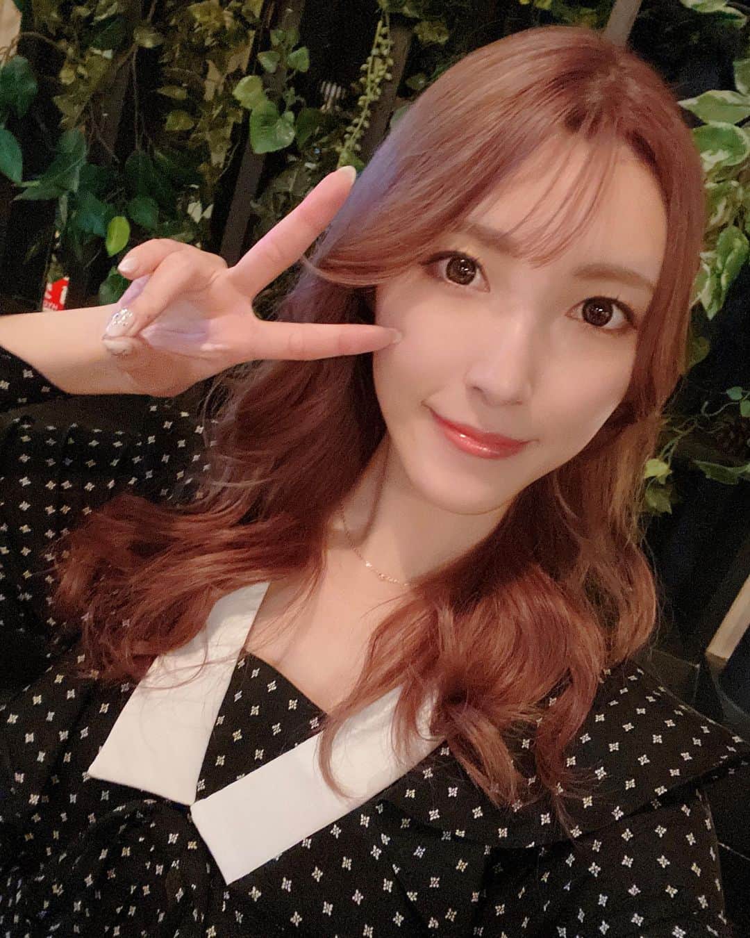 森沢かなのインスタグラム：「2021年振り返り🤍  今年も応援してくれたみんなありがとう😊 やりたかった舞台にも挑戦できたし、みんなに会える機会も増えて、楽しくお仕事ができました！ そして素敵なご縁に恵まれた1年でした✨  来年は10周年を迎えるので素敵な1年になるといいなぁ💭 なので2022年もいっぱい もりかな を推してください！！！！！笑 (何か10周年でやってほしいことがあればコメントで教えてね！)  それでは良いお年を💗」