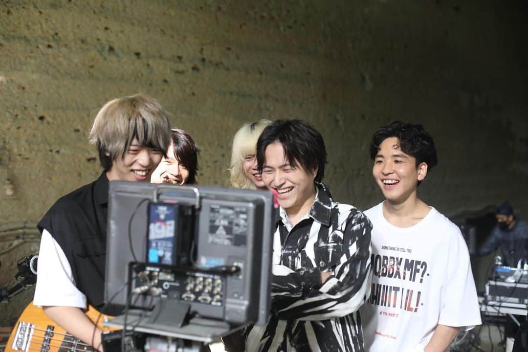 のインスタグラム：「2021年たくさんお世話になりました。 嬉しいことも悔しいこともいっぱいあった1年。 来年は誰もが認める大きな結果を残せる年に。 そして来年も仲良く楽しくバンドやっていこうね。 皆さんこの1年もありがとうございました！ 2022年もよろしくお願いします。」