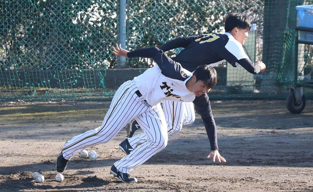 及川雅貴のインスタグラム：「2021年ありがとうございました🙇‍♂️  本当に濃い1年間でした🙇‍♂️   #2021   #阪神   #タイガース   #阪神タイガース   #37」