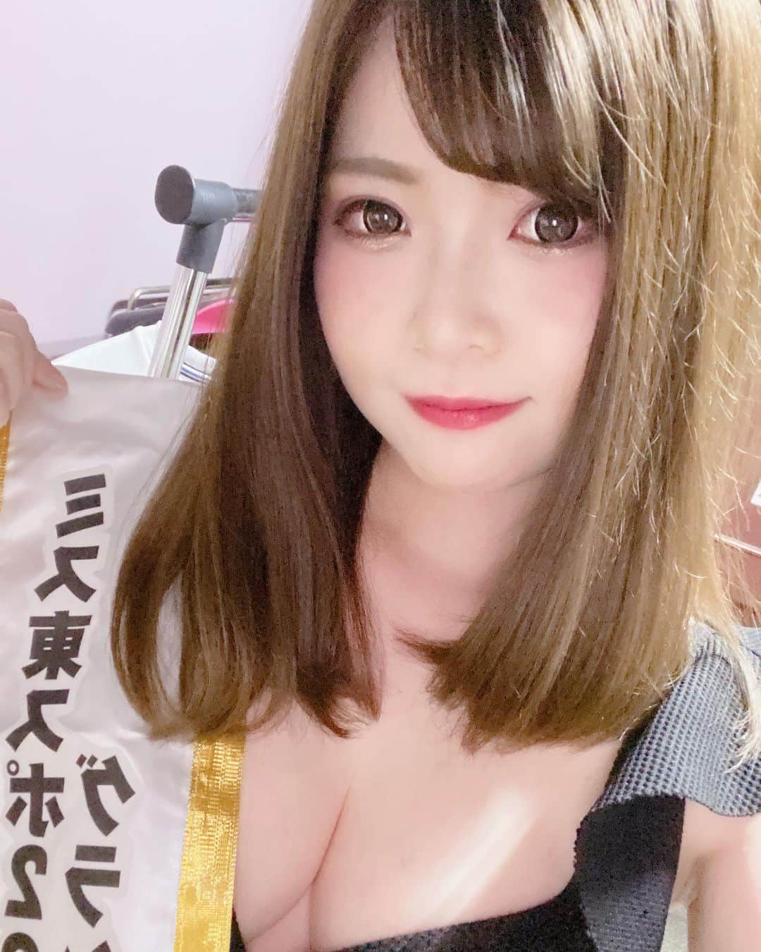 ねむ部長のインスタグラム：「. . 1年間ありがとう🍓 ミス東スポ2021として楽しい1年間でした✨✨✨ 来年もマイペースですが、自分なりに好きなことや楽しいことをしつつ、頑張ってまいりますので、是非よろしくお願いします✨✨✨」
