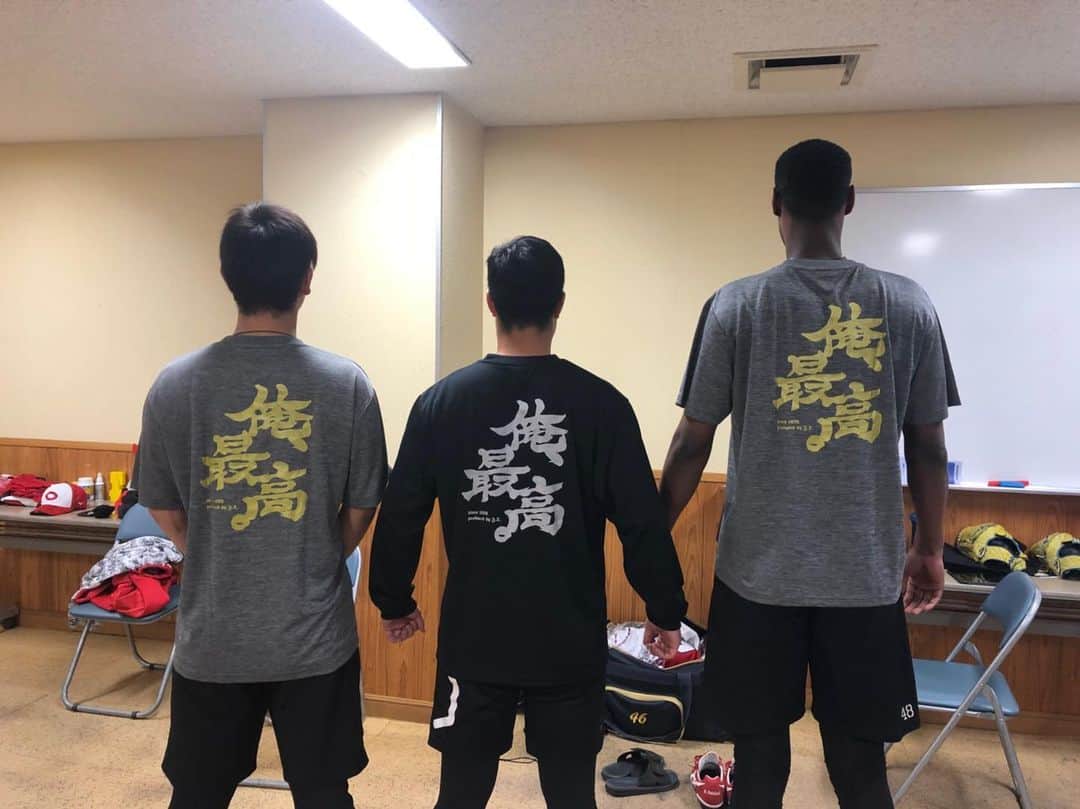 高橋樹也のインスタグラム：「今年も応援ありがとうございました！ 来年も頑張ります！ 応援よろしくお願いします！  #俺最高Tシャツ」