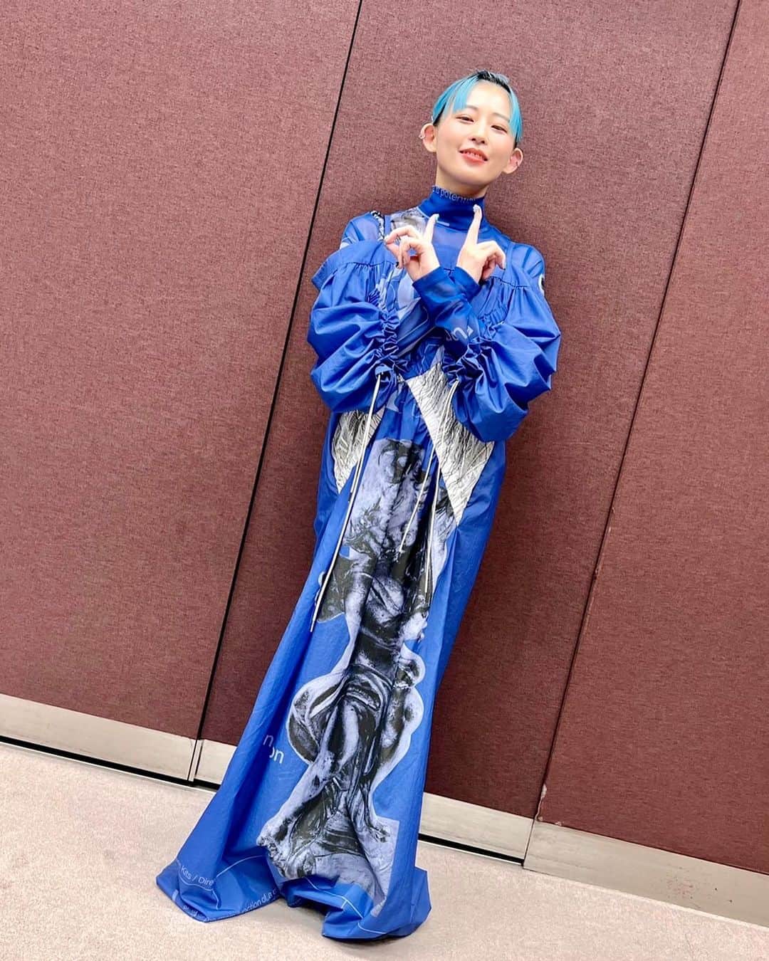PORINのインスタグラム：「全速力で移動&早着替えをし、マツケンサンバにも参加させていただきました❤️‍🔥楽しすぎました。気付いたかな？ #紅白歌合戦2021」
