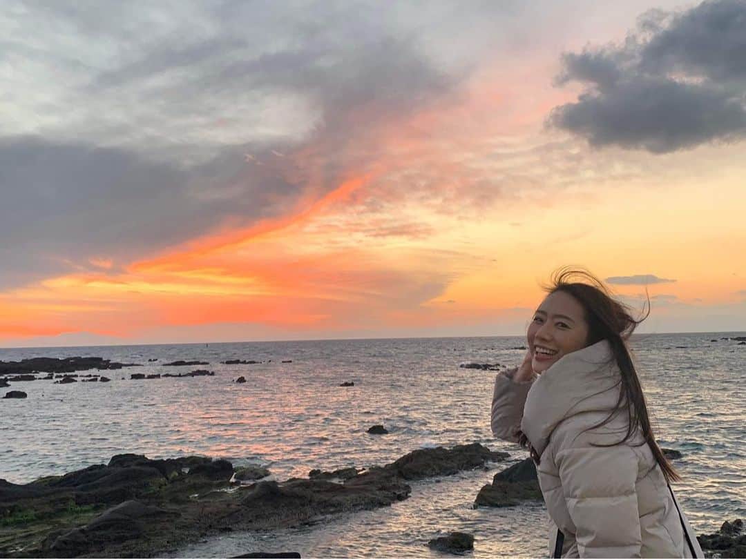 守永真彩のインスタグラム：「. . 今年も1年間ありがとうございました！  12月31日までお仕事をさせて頂き。  先程家に帰ってきて 今は紅白を見ながらのんびり過ごしております😊  今年も1年間、大変お世話になりました。 また来年も、よろしくお願いします。  こうして挨拶が出来ることが 何より幸せ。  当たり前が、何より幸せ。  今年もあとわずか。 皆様にとって穏やかな時間が流れますように♪  良いお年をお迎えください。  全ての皆様に感謝。  守永真彩」
