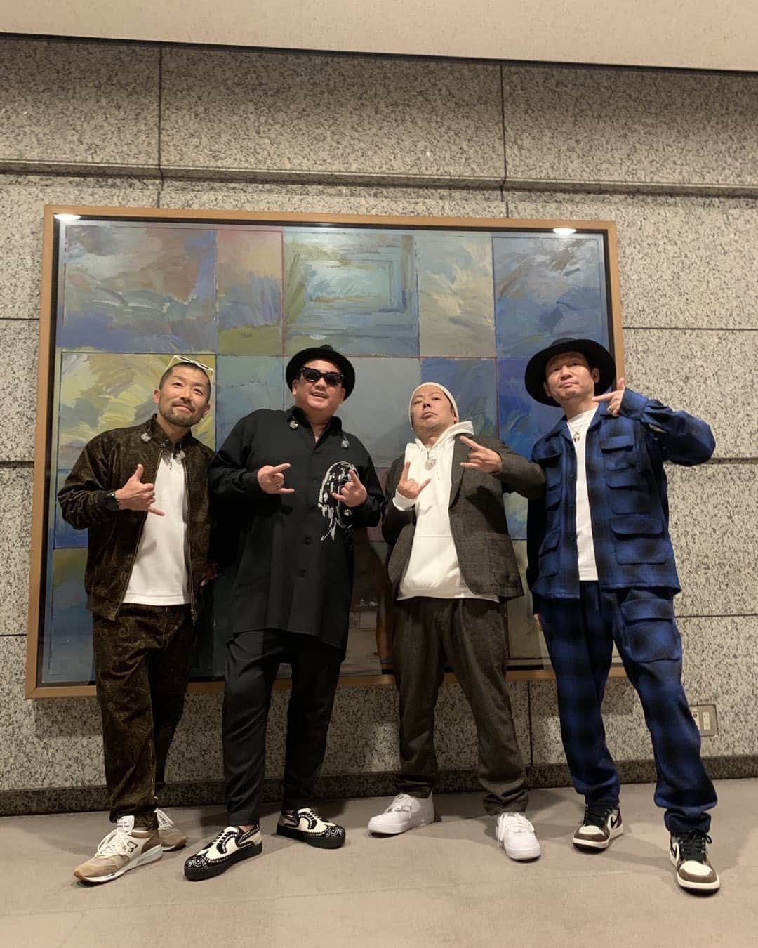 坂崎タケシのインスタグラム：「今年の仕事納めは、久々の紅白。ケツメイシのスタイリングを担当させていただきました。皆様、今年も1年お世話になりました。良いお年をお迎えください。」