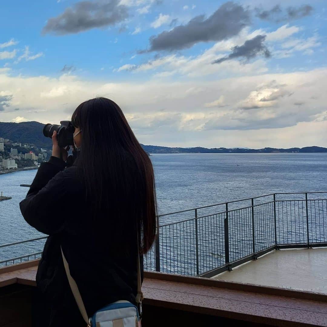 丸本凛のインスタグラム：「沢山の応援ありがとうございました！皆さんのコメントが私の毎日の活力になっています。 今年は12月の最後にダブルスの試合にも出れたし、プライベートがとても充実した一年になりました！ 来年もさらに頑張ります！よろしくお願いいたします。 皆さん、よいお年を💐  #photooftheday #instagood#instamood #newyearseve #thankyou #thankyouforyoursupport #loveyaall #snowing #freezingcold #❄️」