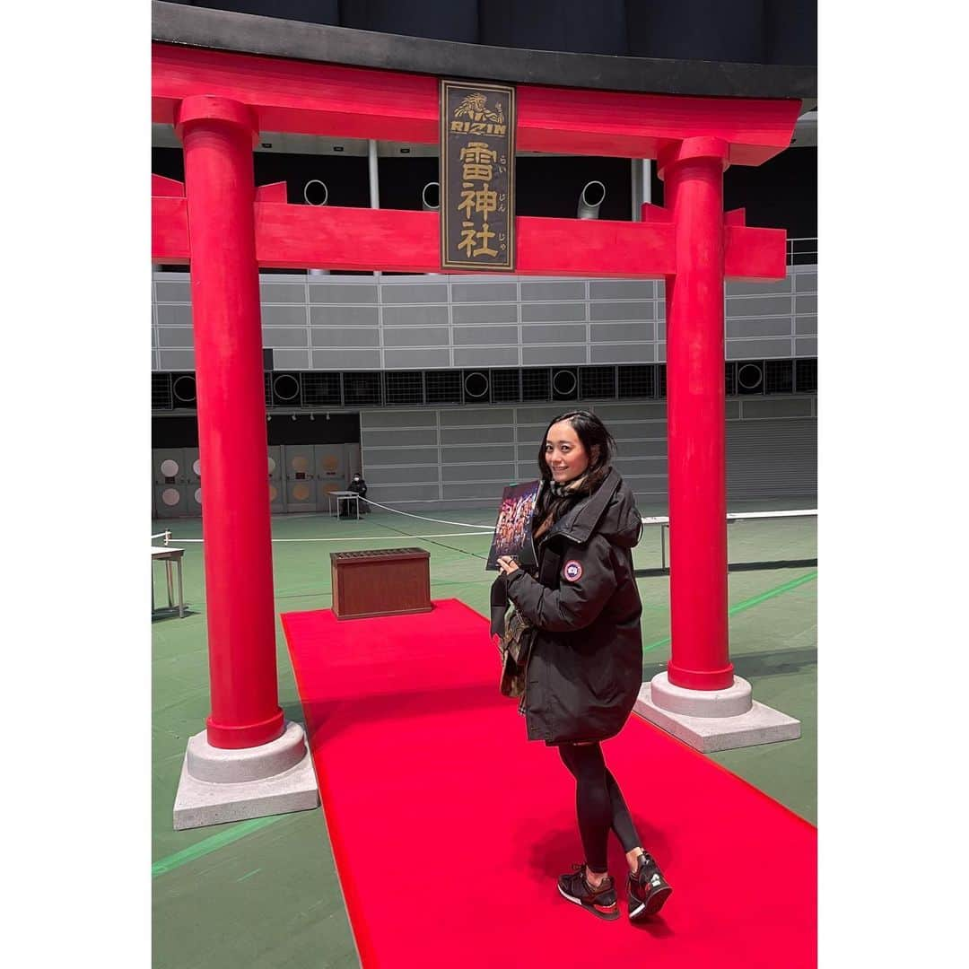 脊山麻理子さんのインスタグラム写真 - (脊山麻理子Instagram)「RIZIN33 トーナメントは予想を覆す気合いの扇久保選手の勝ち！そしてまさかのプロポーズ！一千万円も良きお祝いですね😊 おめでとうございます♡&最高にHAPPYな気持ちをありがとうございます♡朝倉未来選手のリベンジもカッコ良かったし、やはり気持ちが強い人が勝つにゃ！皆様、強い気持ちを持って、最高にHAPPYな年越しを♡良いお年を♡ #RIZIN33 #大晦日 #2021 #良いお年を #来年もよろしくお願いします」12月31日 23時07分 - mariko_seyama_milkpon