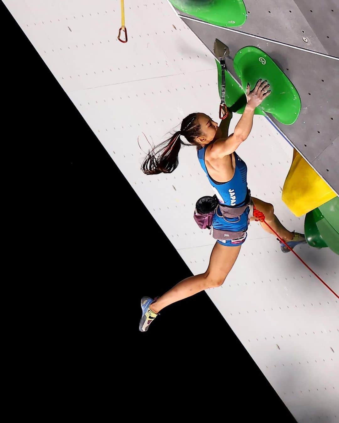 野口啓代のインスタグラム：「Extreme year 2021. Tokyo olympic and my retirement.  It was definitely the culmination of my life. In the first, I appreciate myself who's been working so hard and all people supported me✨  And for more than anything, I am so glad to have Tokyo2020 to be held in such a difficult circumstances.  I really love climbing and many loving people assisted me and gave me a lot of power. Thank you so much for all happy time❤️  I wish to spend happy time next year again. Good luck for the coming year☺️🌿  激動の2021年。 東京五輪、そして現役を引退。  間違いなく私のこれまでの人生の集大成となる年でした。まず思い浮ぶのは、ここまで頑張り続けてこれた自分自身、そして支え続けてくださった方々への感謝✨  そしてなにより、この状況下で東京五輪を開催してくださったことへの感謝です。  だいすきなクライミングを、だいすきな人たちに支えられて、だいすきな人たちに応援してもらえて、本当に幸せな時間をありがとうございました❤️  来年は新たな目標に向かって。 みなさまも良い年をお迎えください☺️🌿  good bye #2021  welcome #2022  ——————————————————————————— @au_official @thenorthfacejp @raffinee_orientalbio #三井不動産 @cowsoapcp #zeta @nishikawa_co.ltd  @goldwin_jp @lasportivajp @petzl_official  @newhale_japan @frictionlabs」